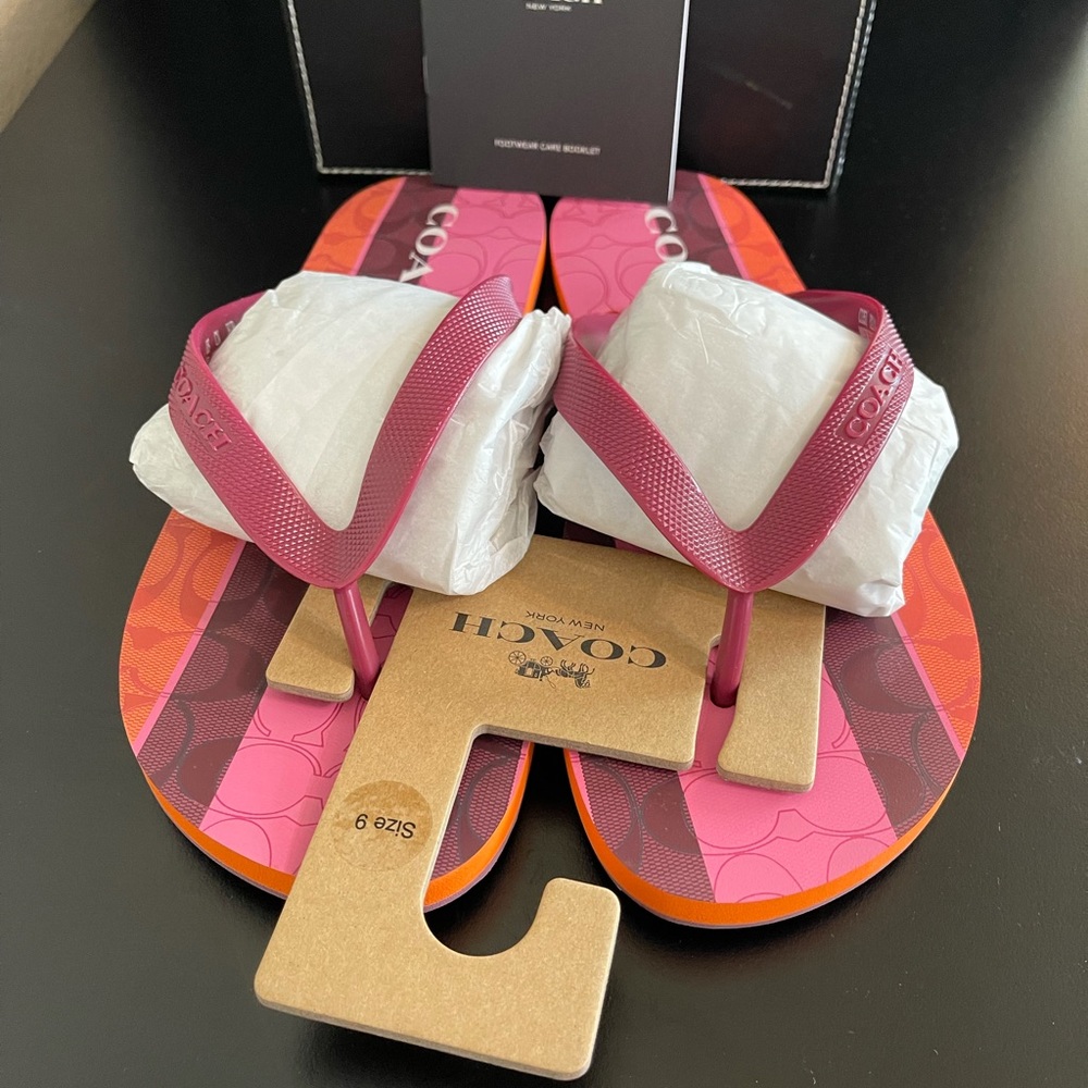 💥💥💥SOLD💥💥💥🎉HP🎉 COACH ZAK STRIPED FLIP FLOP SZ 9 NWT - Picture 7 of 8